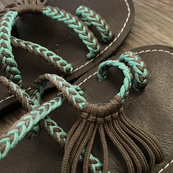 Plaka Braided Women's Sandals - Picture 3 of 4